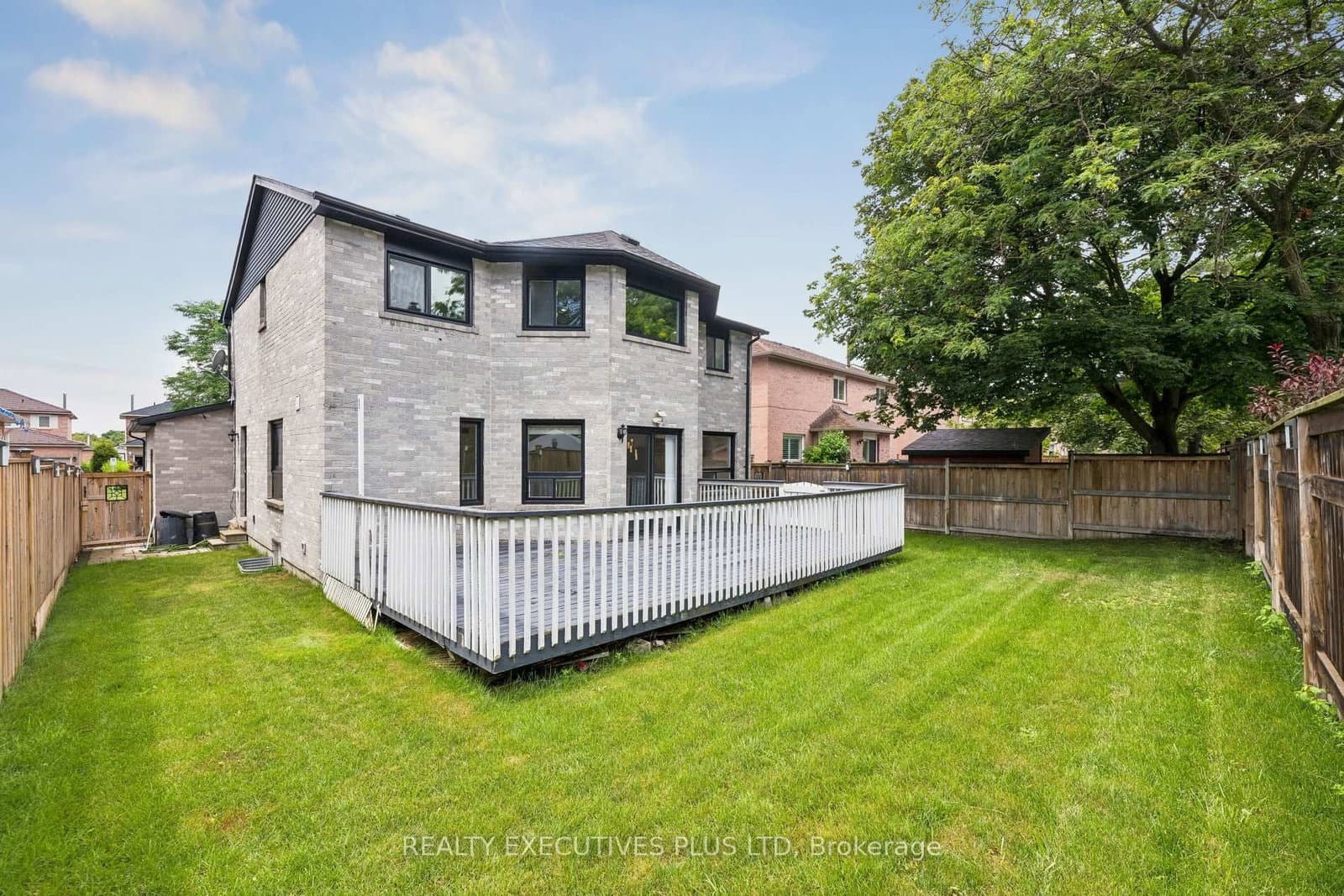 693 Barnes Crescent thumbnail 45