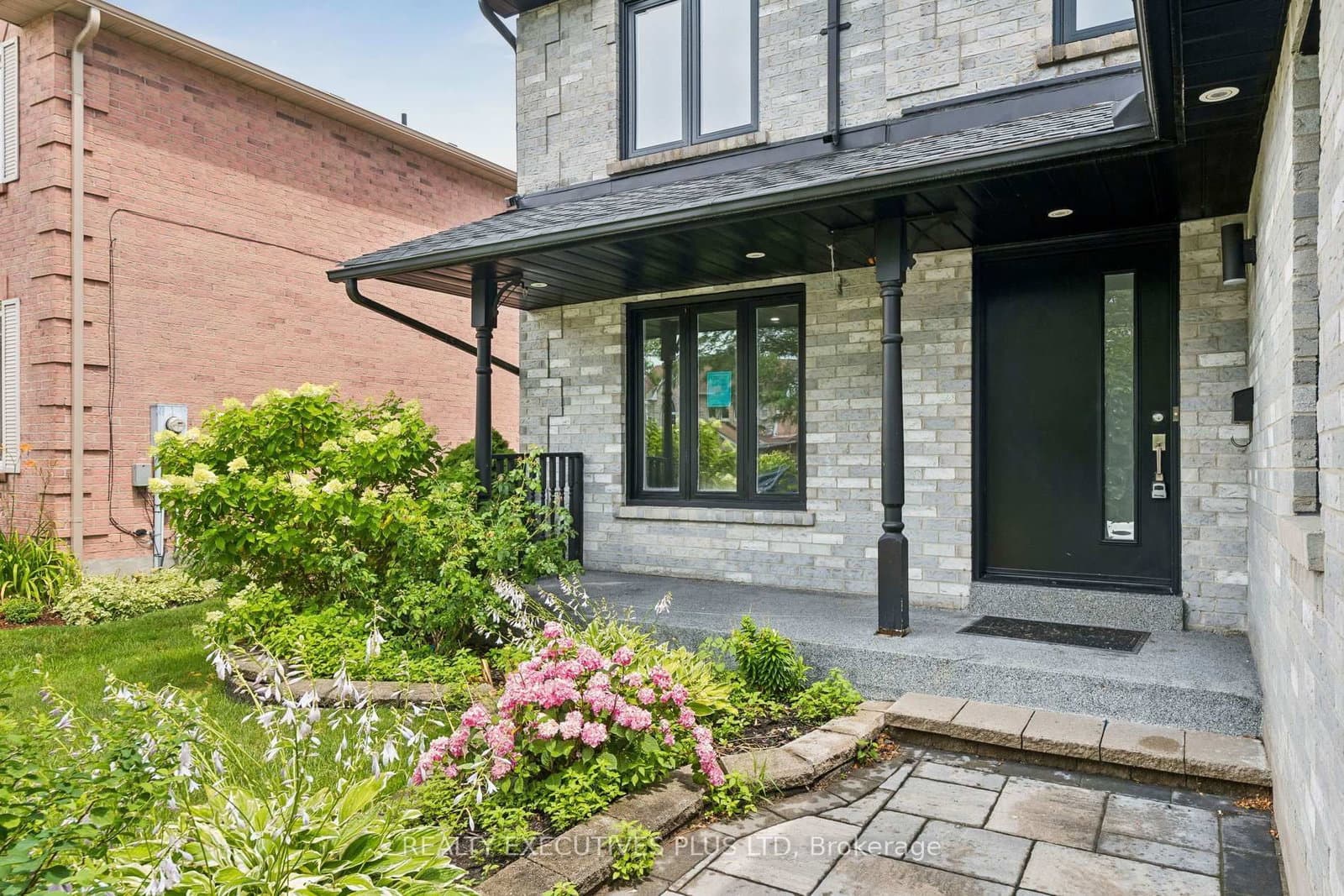 693 Barnes Crescent thumbnail 5