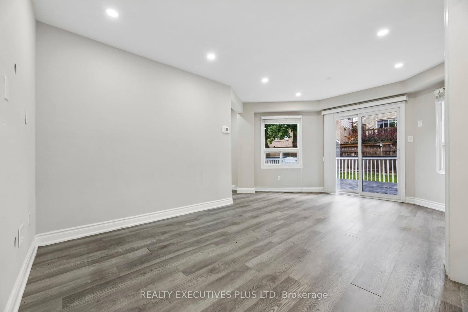693 Barnes Crescent thumbnail 9
