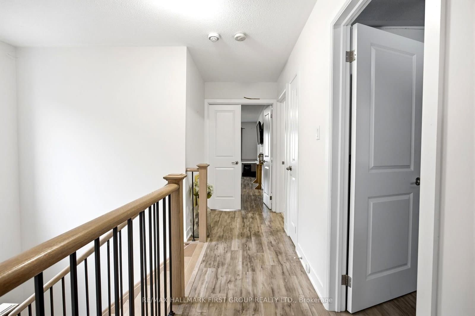 142 Vanier Street thumbnail 14