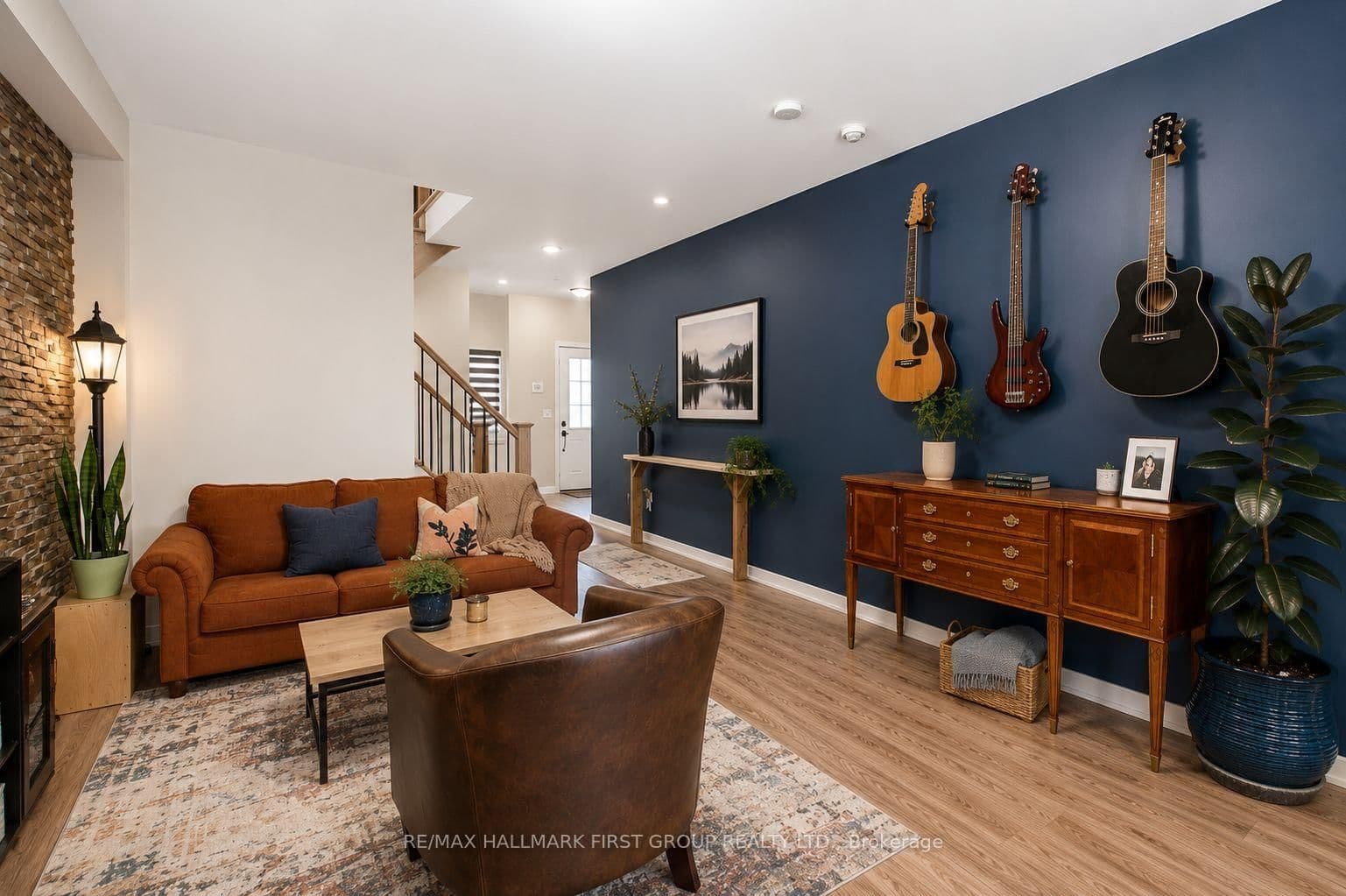 142 Vanier Street thumbnail 4