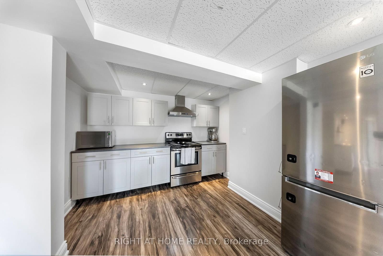 1048 Mcquay Boulevard thumbnail 43