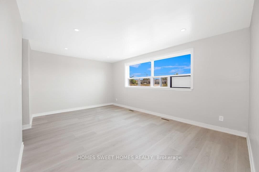 1352 Kennedy Road, Unit A thumbnail 2