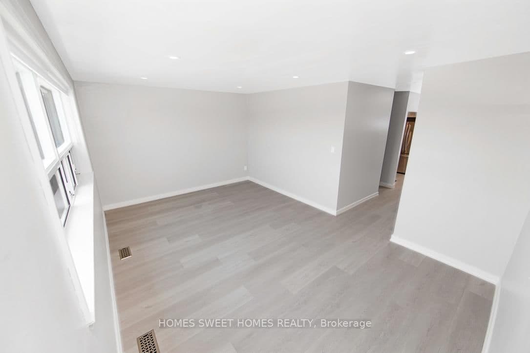 1352 Kennedy Road, Unit A thumbnail 3