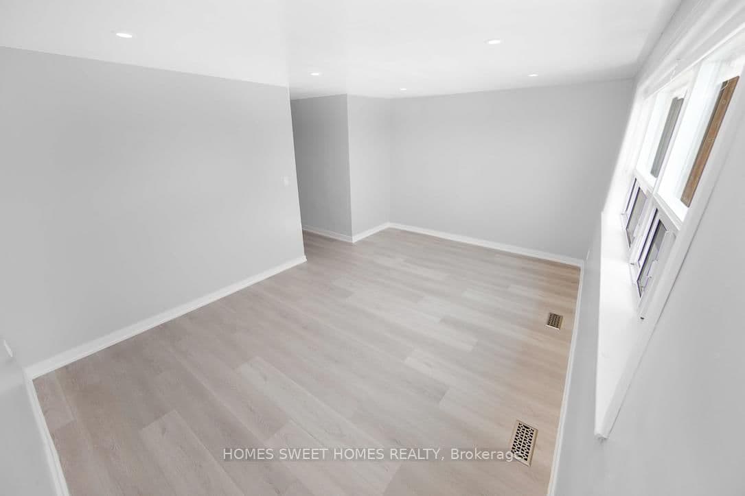 1352 Kennedy Road, Unit A thumbnail 4