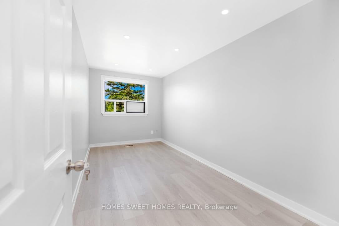 1352 Kennedy Road, Unit A thumbnail 7