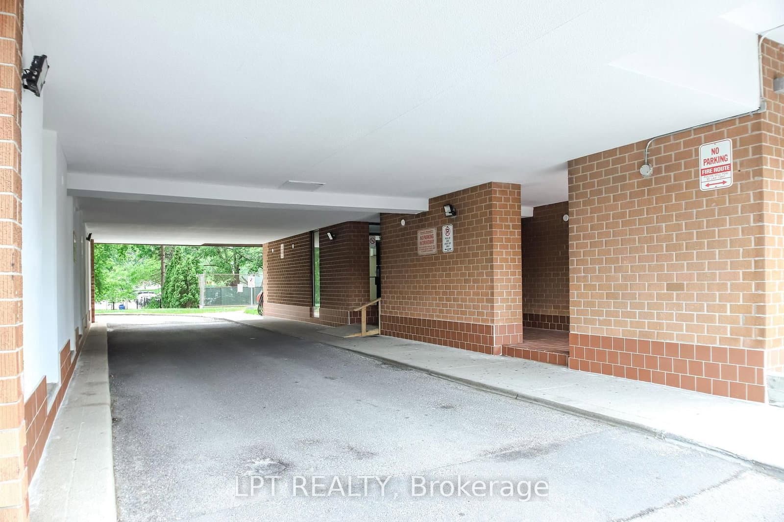90 Ling Road, Unit 209 thumbnail 2