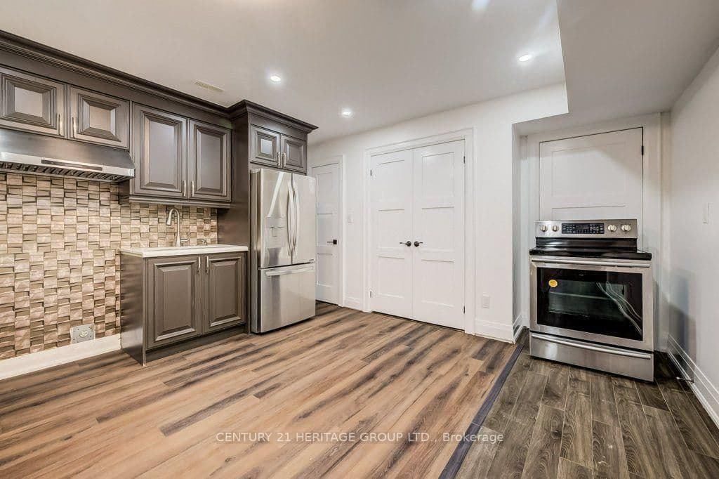 287 Kennedy Road thumbnail 32