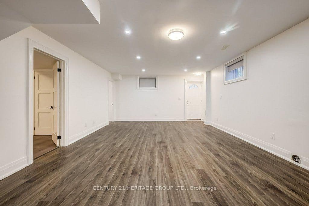 287 Kennedy Road thumbnail 35