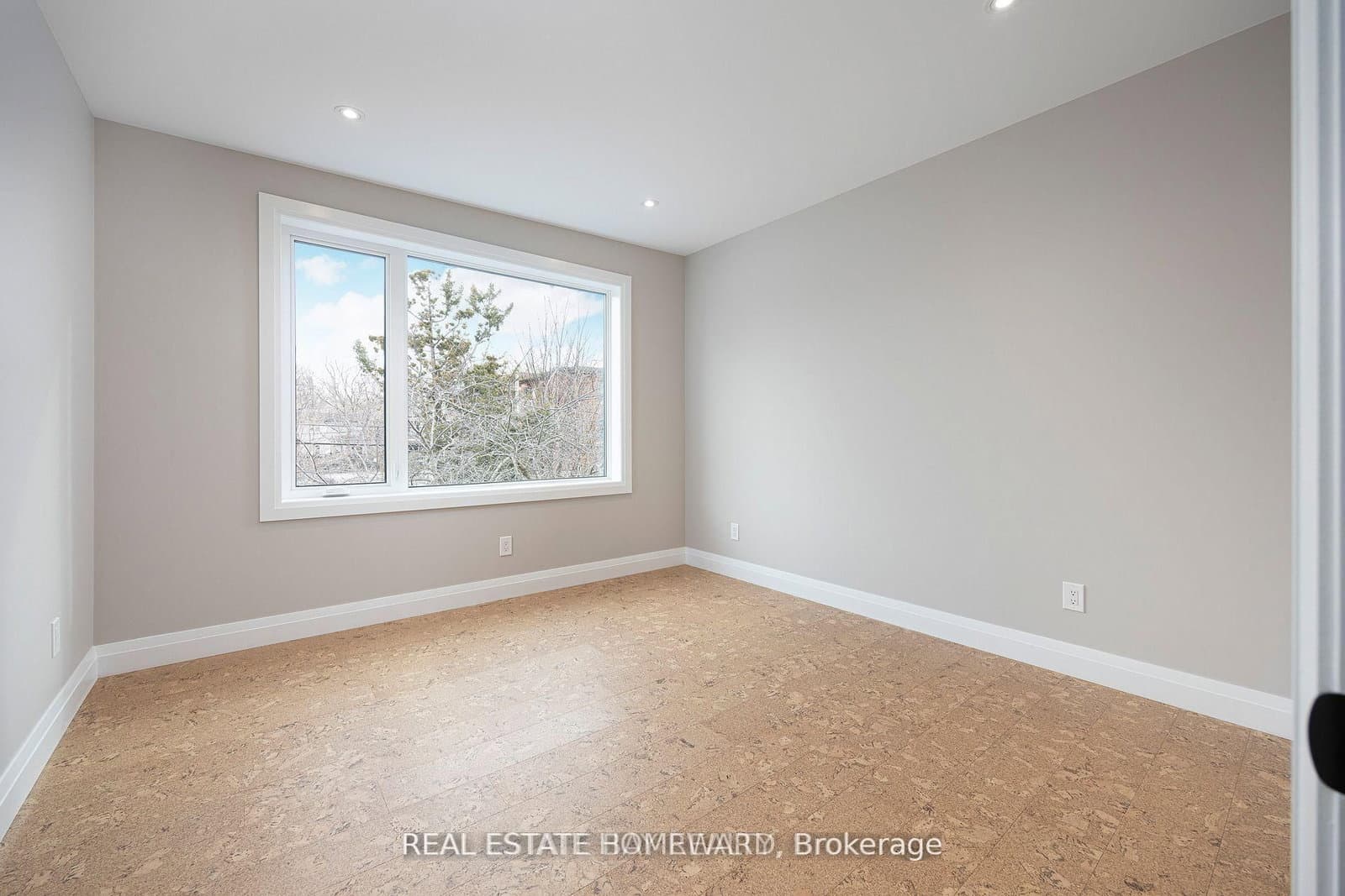 21 Alton Avenue, Unit Upper thumbnail 7
