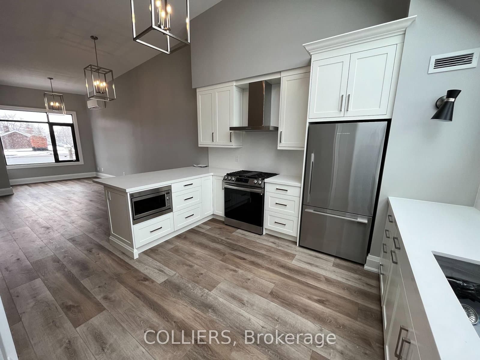1048 Kingston Road thumbnail 5