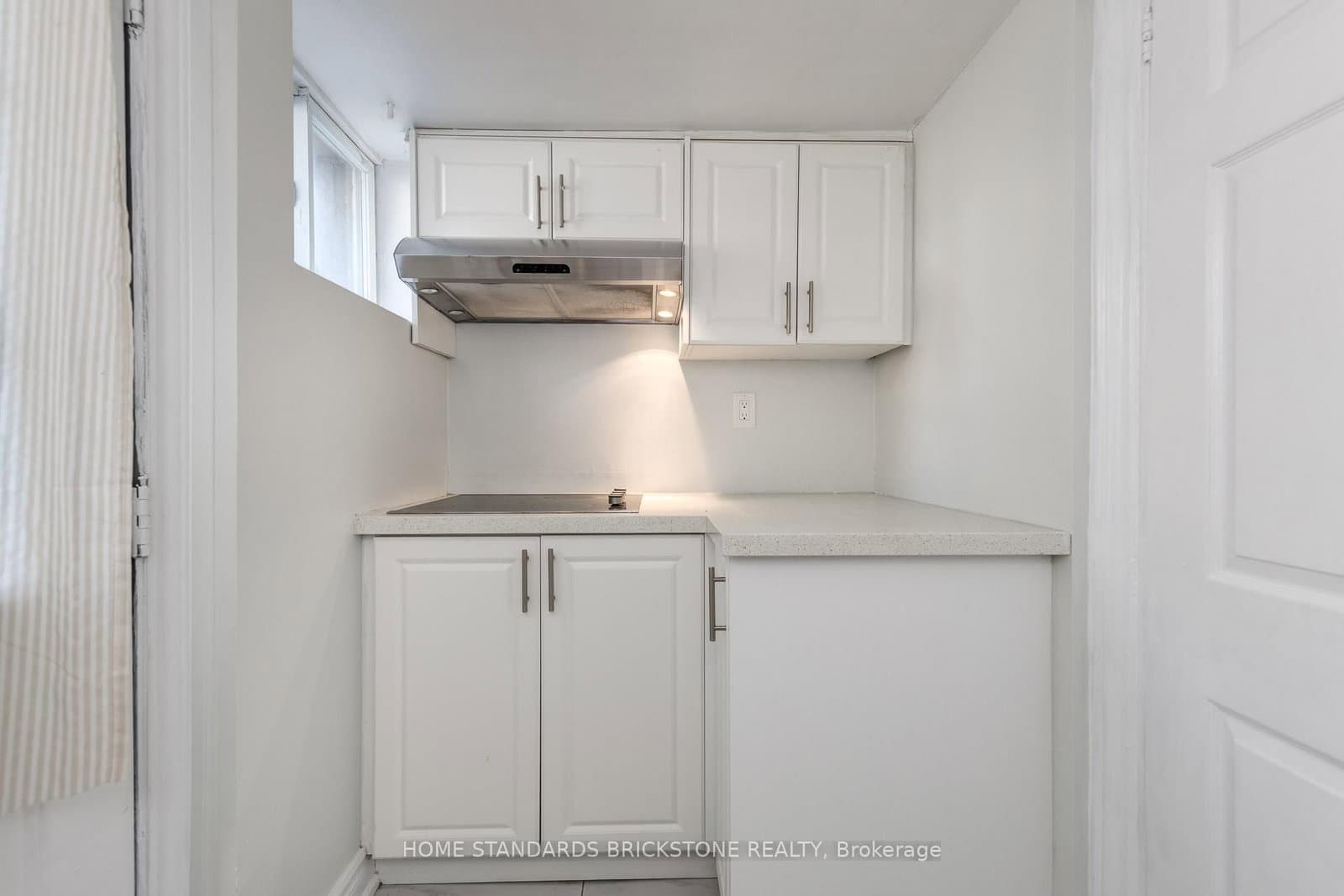 792 Pape Avenue, Unit Lower thumbnail 4
