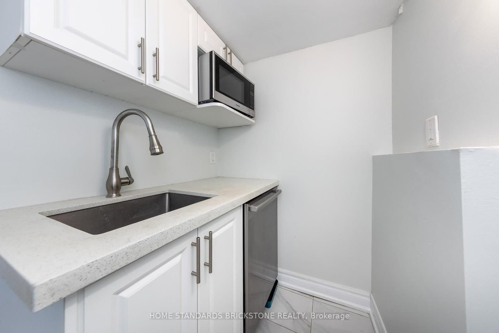 792 Pape Avenue, Unit Lower thumbnail 5