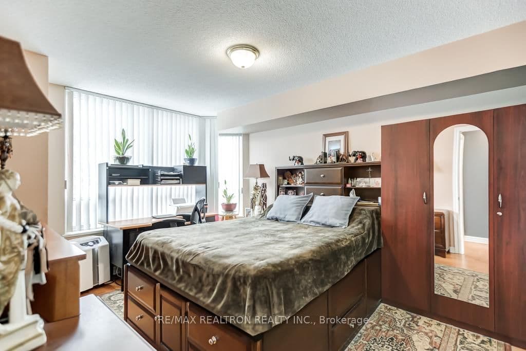 68 Corporate Drive, Unit 526 thumbnail 12