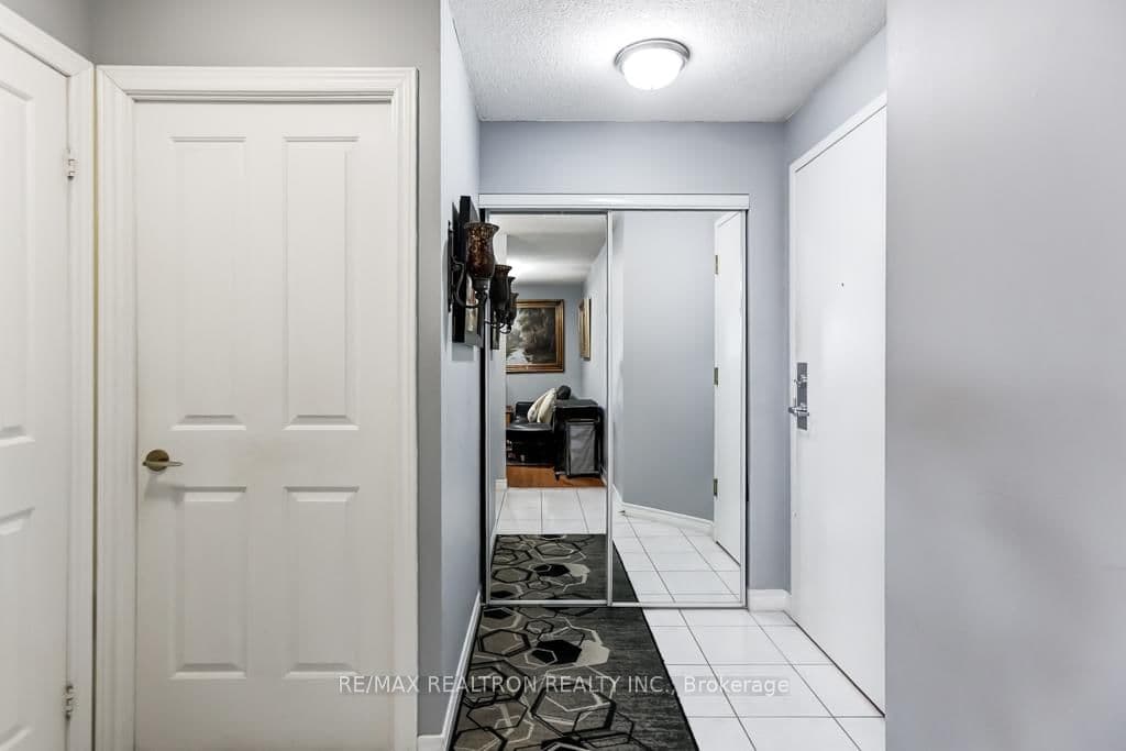 68 Corporate Drive, Unit 526 thumbnail 3