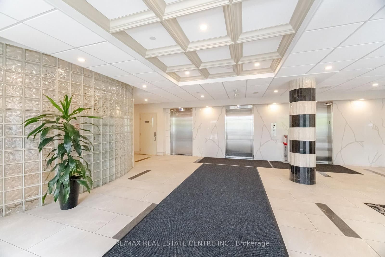 1470 Midland Avenue, Unit 718 thumbnail 3