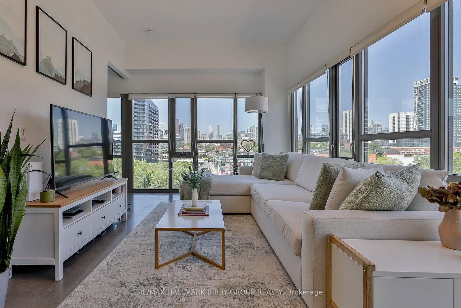625 Queen Street E, Unit 409 thumbnail 3