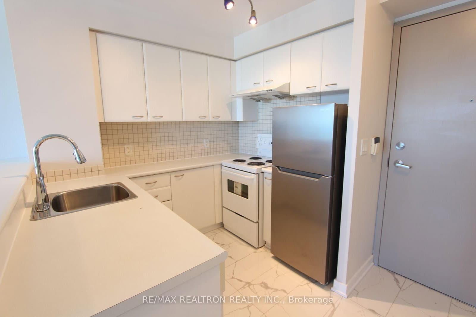 36 Lee Centre Drive, Unit 2906 thumbnail 4
