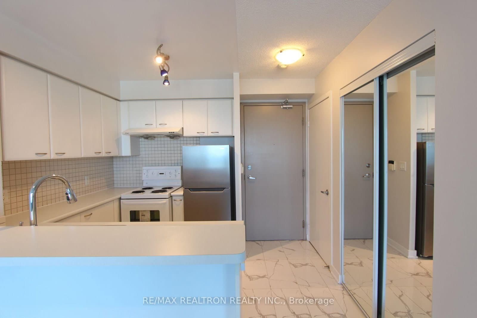36 Lee Centre Drive, Unit 2906 thumbnail 2