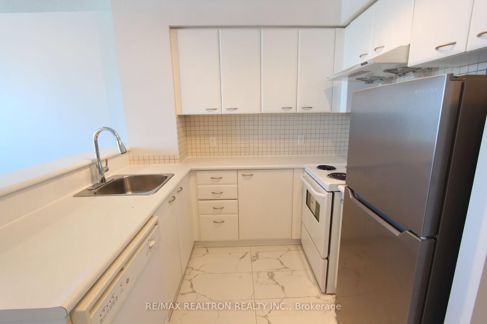 36 Lee Centre Drive, Unit 2906 thumbnail 5
