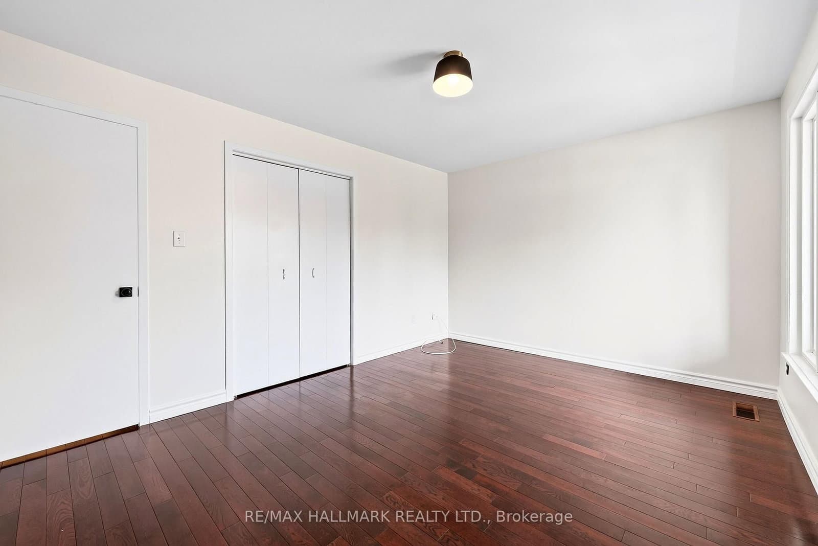 402 Kingston Road, Unit UPPER / 2ND thumbnail 11