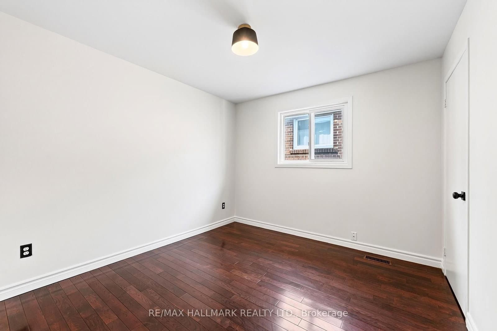 402 Kingston Road, Unit UPPER / 2ND thumbnail 13