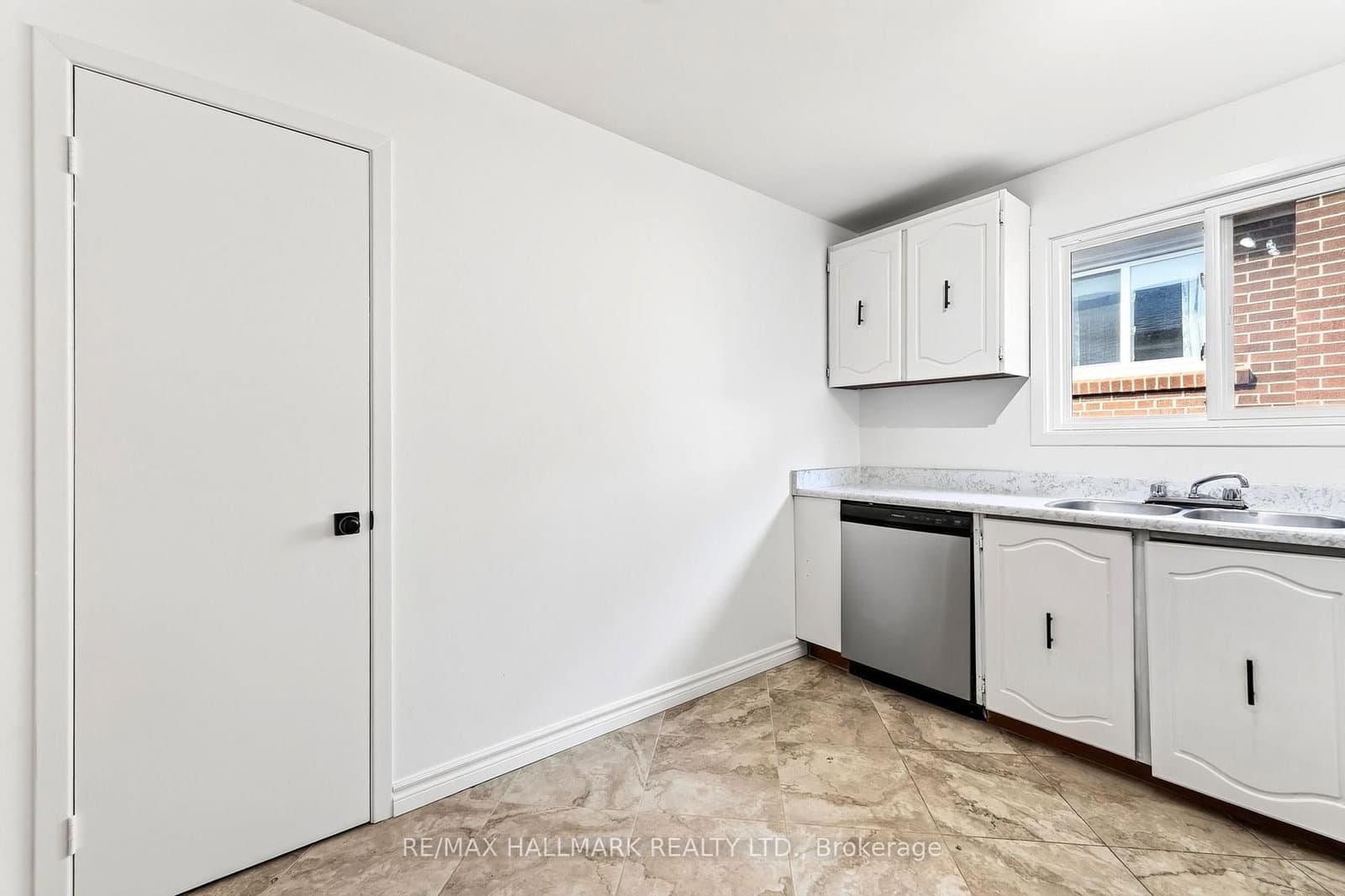 402 Kingston Road, Unit UPPER / 2ND thumbnail 19