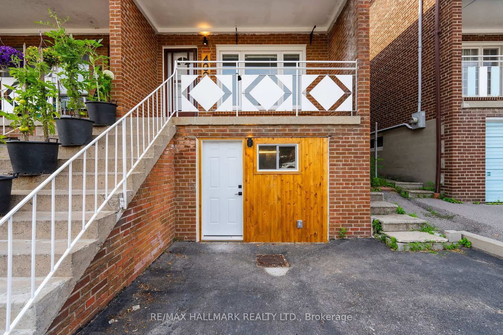 402 Kingston Road, Unit UPPER / 2ND thumbnail 24