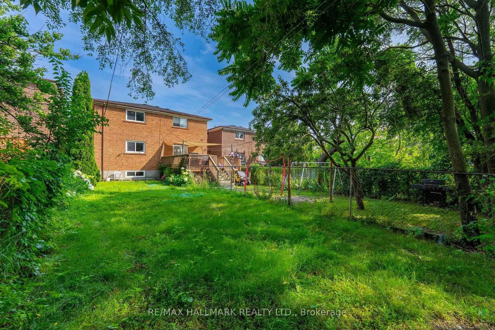402 Kingston Road, Unit UPPER / 2ND thumbnail 30