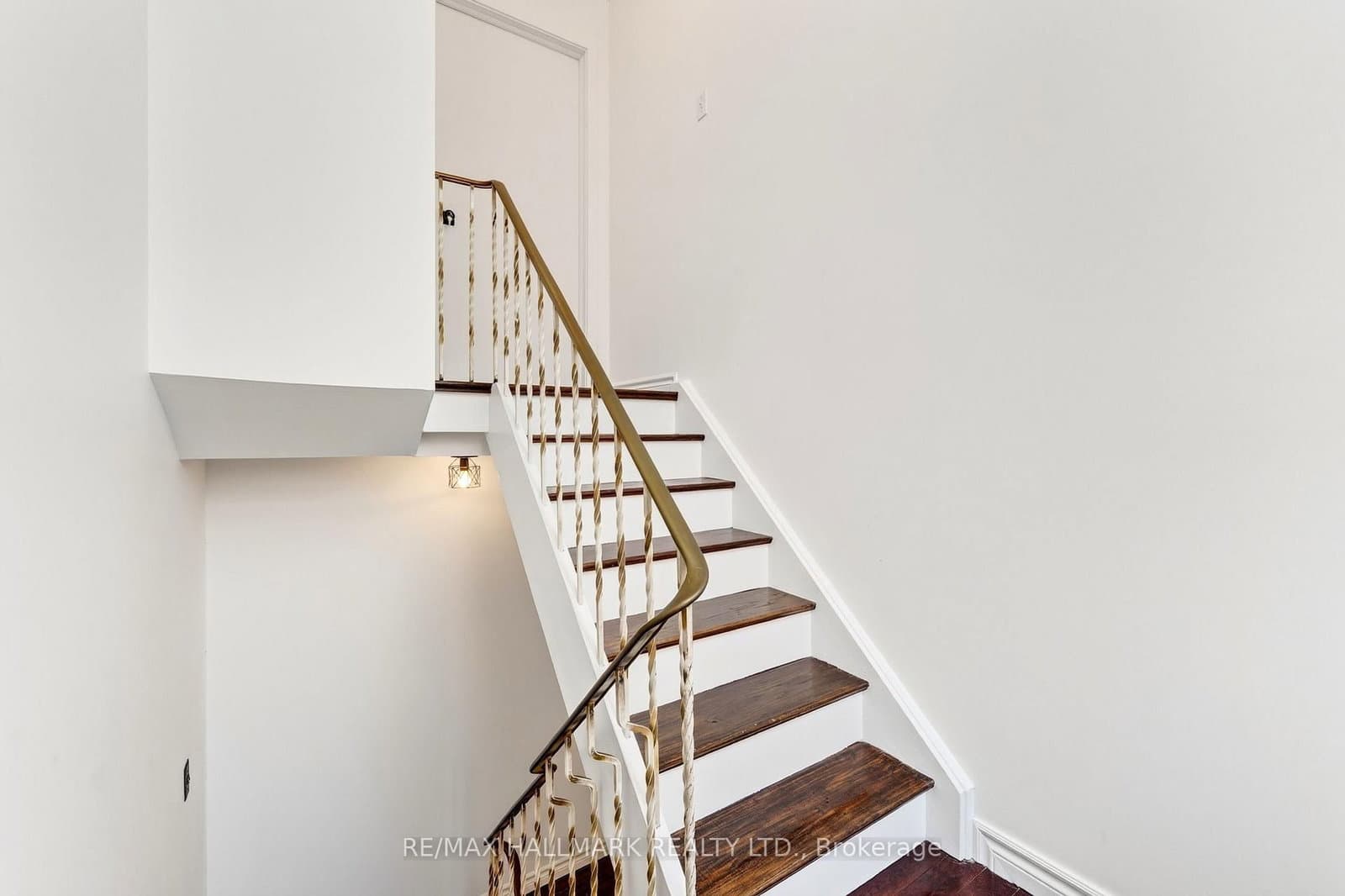 402 Kingston Road, Unit UPPER / 2ND thumbnail 6