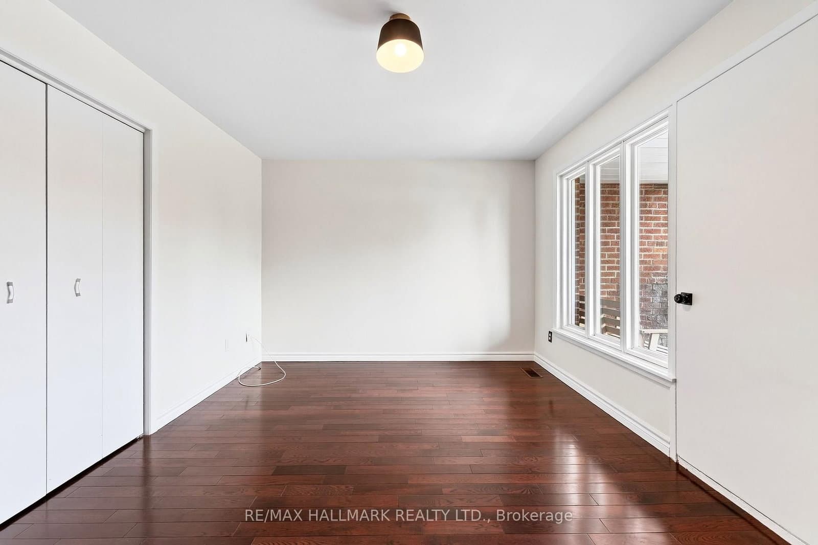 402 Kingston Road, Unit UPPER / 2ND thumbnail 8