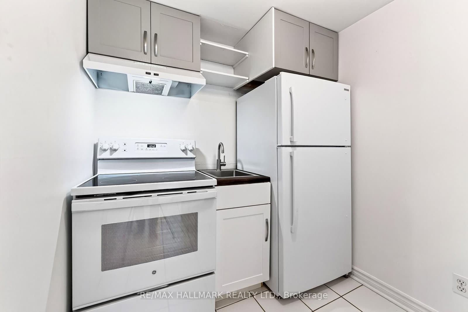 402 Kingston Road, Unit LOWER / BSMT thumbnail 11