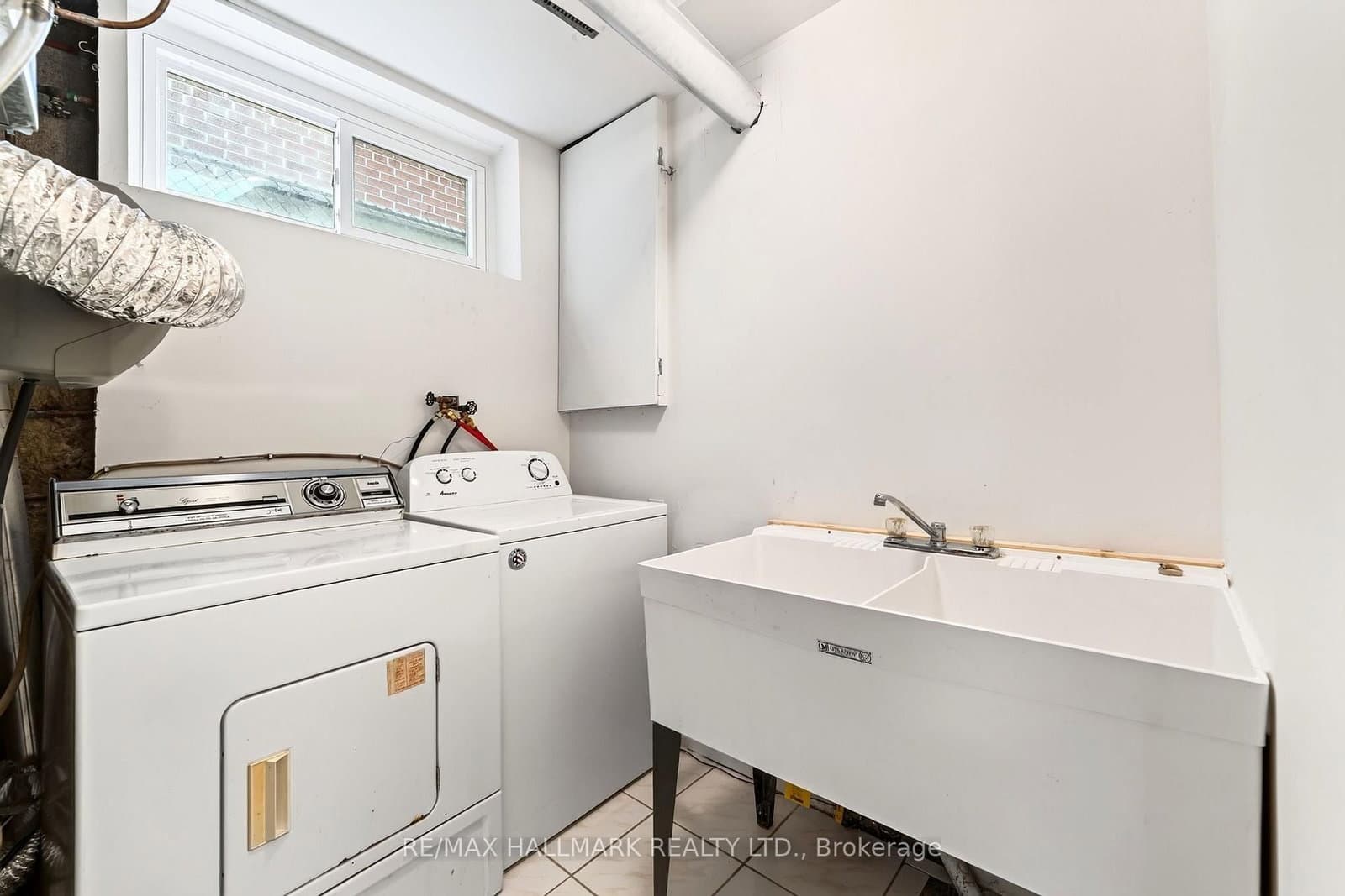 402 Kingston Road, Unit LOWER / BSMT thumbnail 12