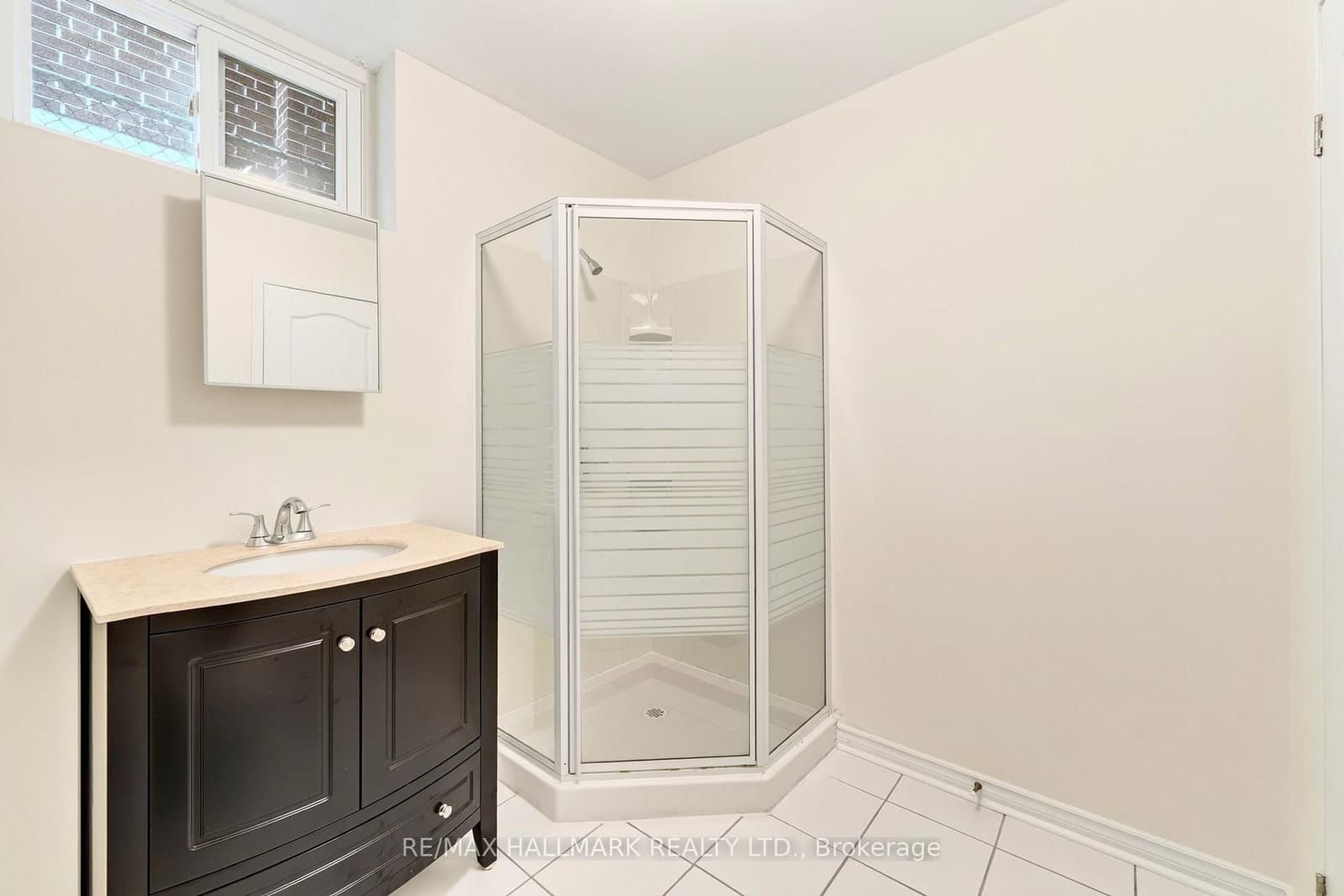 402 Kingston Road, Unit LOWER / BSMT thumbnail 14