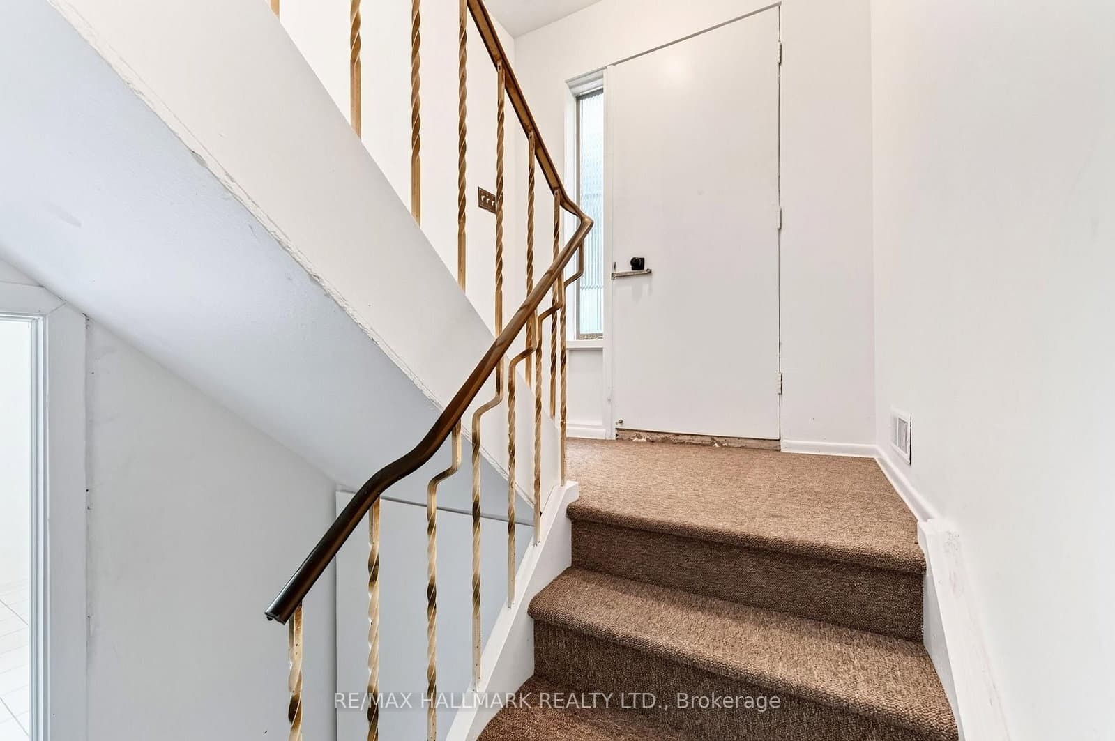402 Kingston Road, Unit LOWER / BSMT thumbnail 2