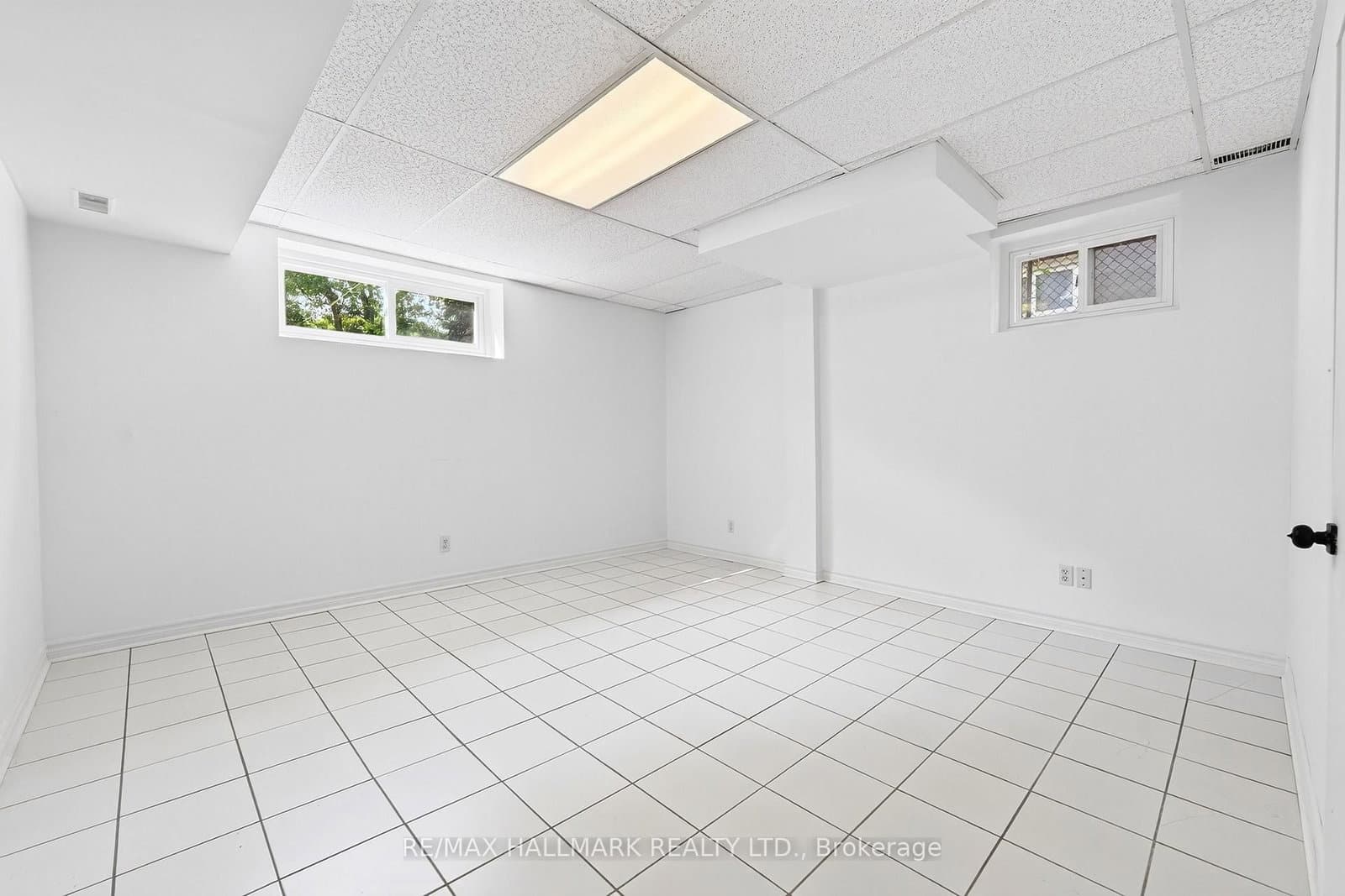 402 Kingston Road, Unit LOWER / BSMT thumbnail 3