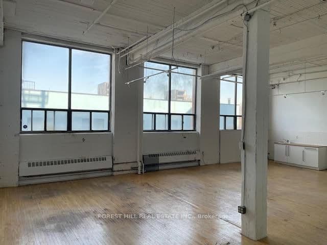 9 Davies Avenue, Unit 203 thumbnail 3