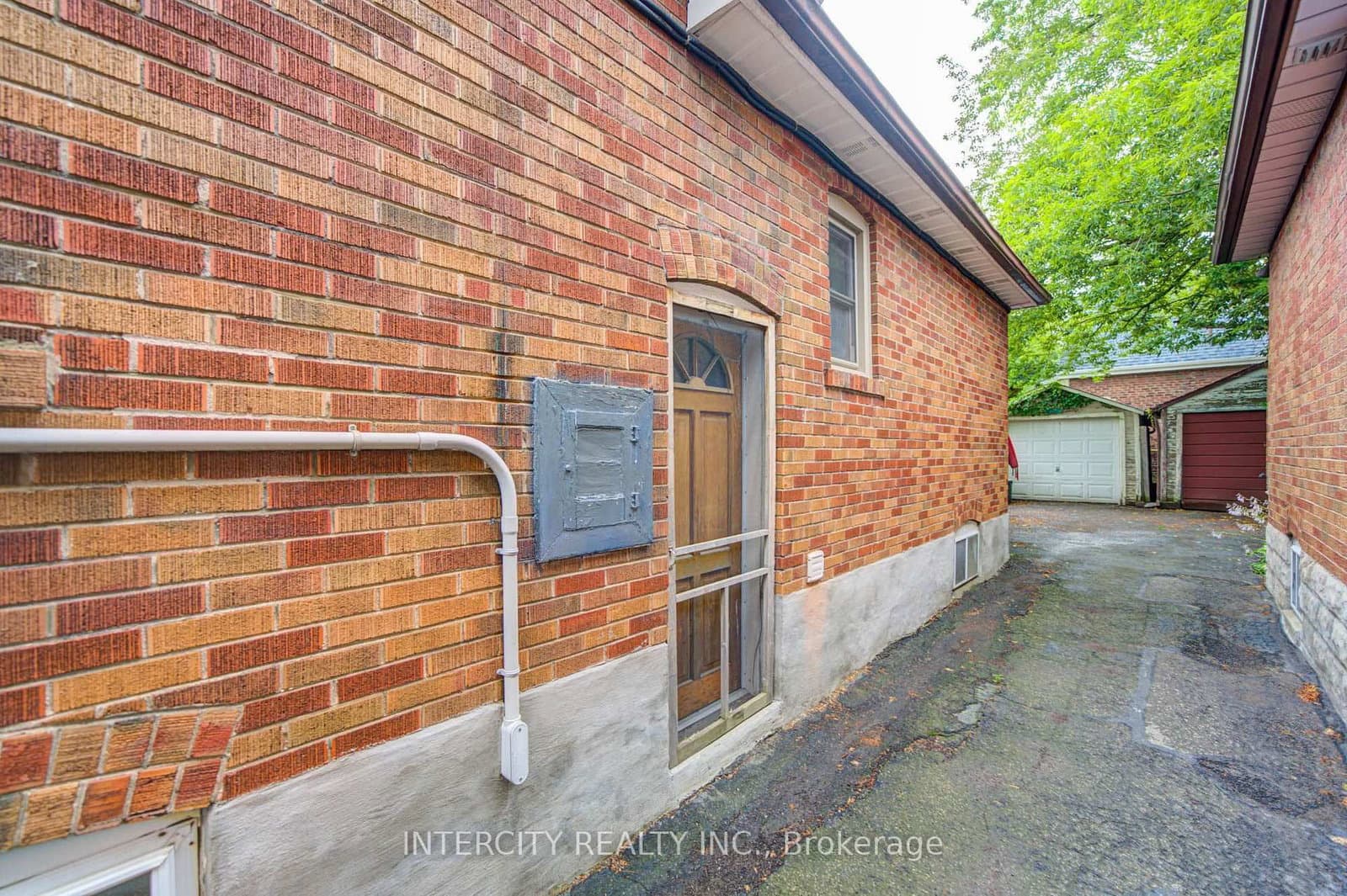 256 Blantyre Avenue thumbnail 33