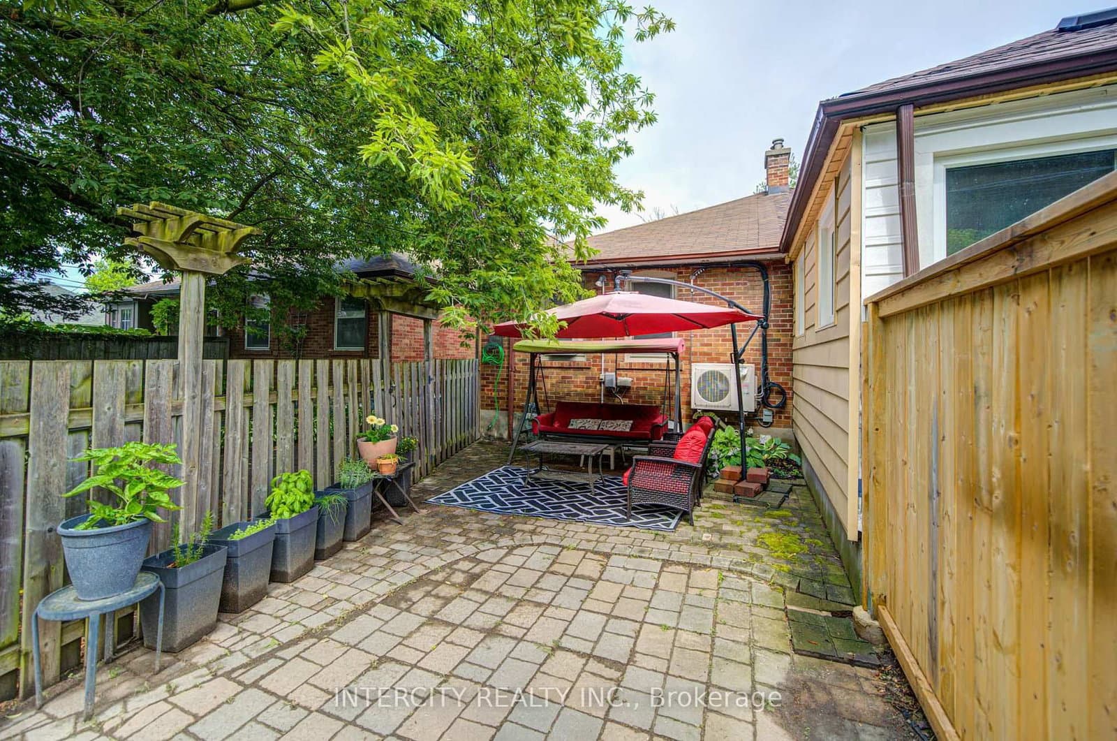256 Blantyre Avenue thumbnail 38