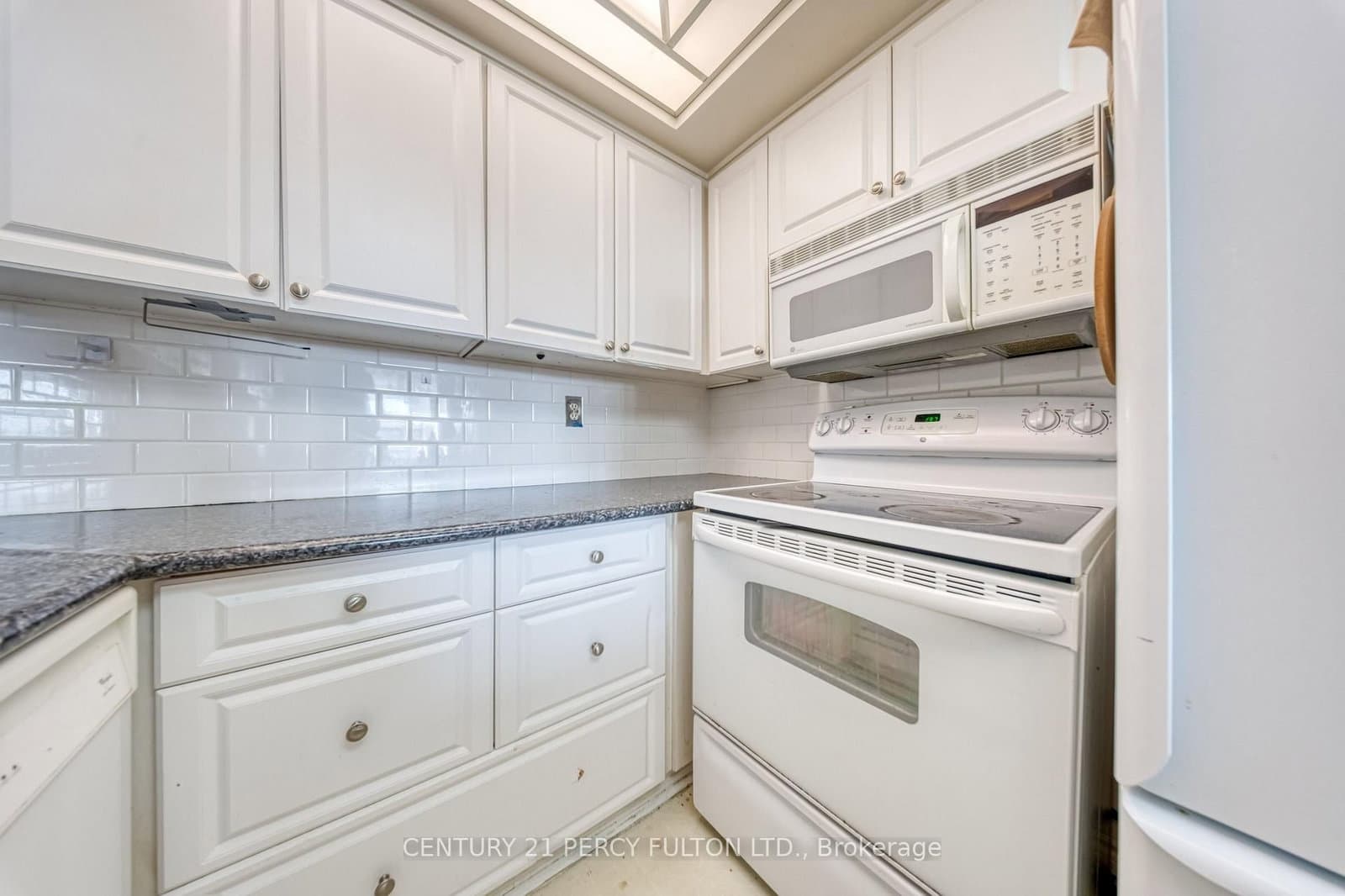 121 Ling Road, Unit 1802 thumbnail 8