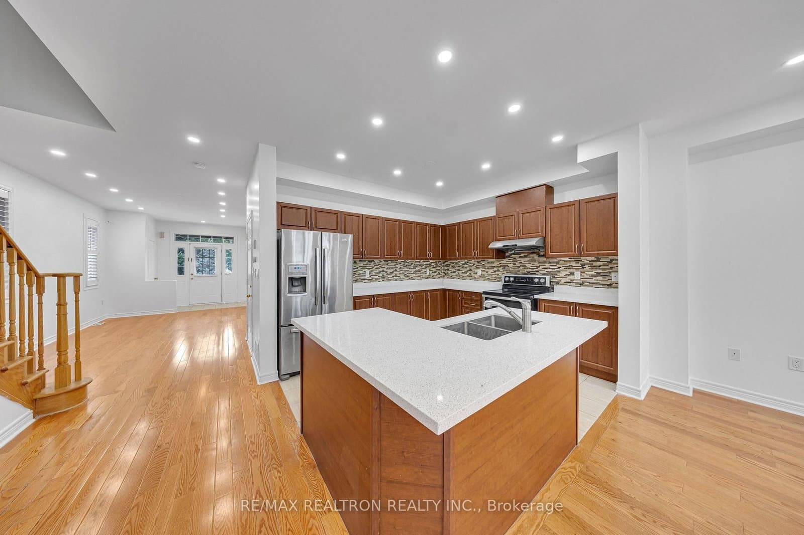 138 Angus Drive thumbnail 14