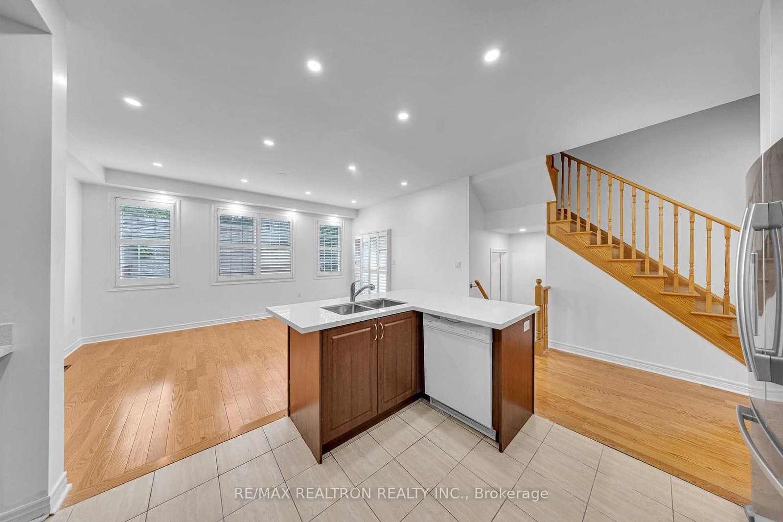 138 Angus Drive thumbnail 17