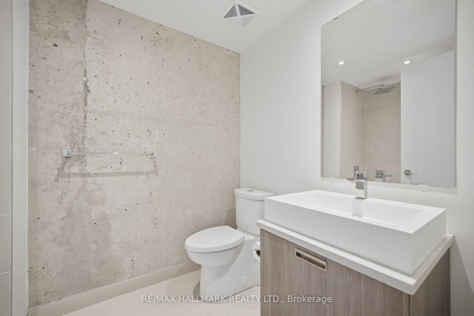 246 Logan Avenue, Unit 518 thumbnail 15