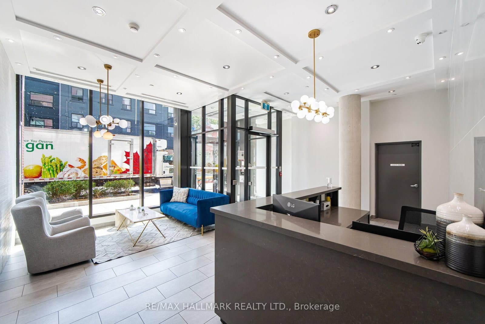 246 Logan Avenue, Unit 518 thumbnail 5