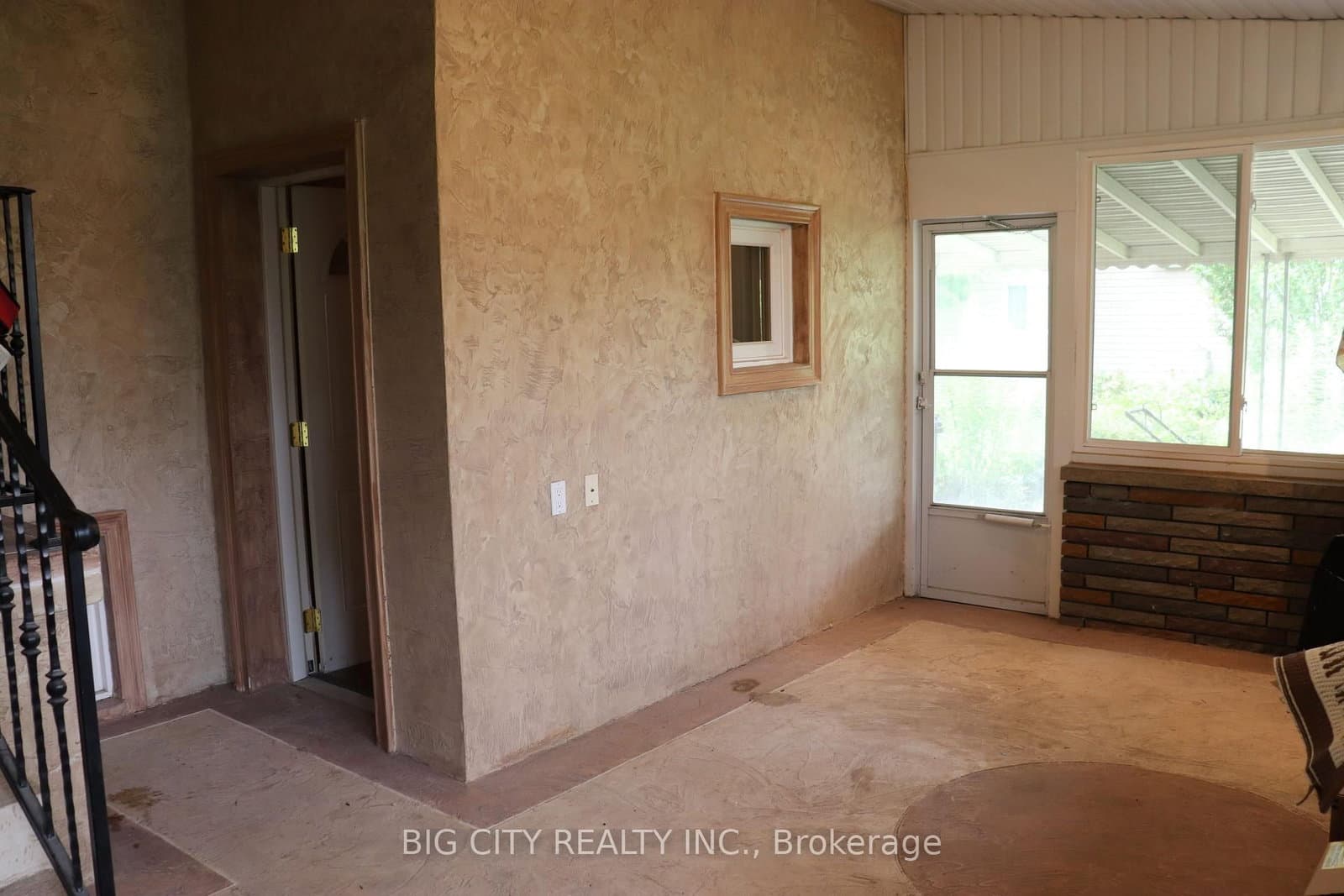 30 Lozoway Drive, Unit Lower thumbnail 2