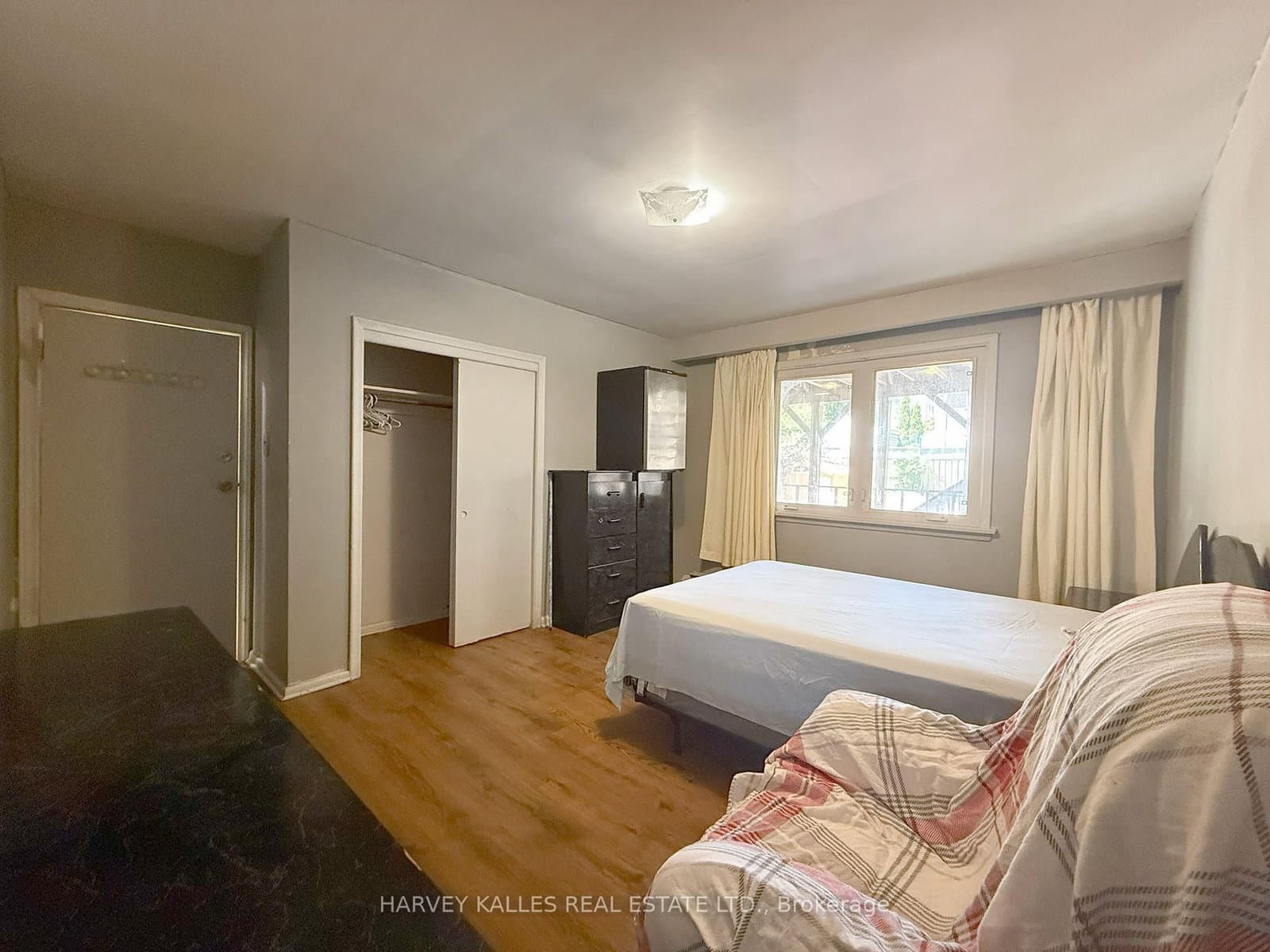 8 Medford Avenue, Unit Room # 3 thumbnail 4