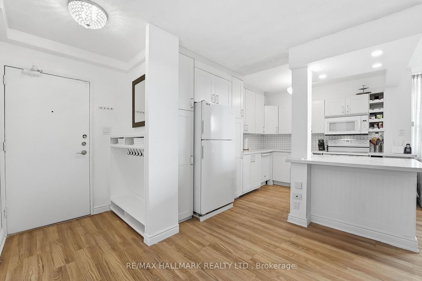 180 Markham Road, Unit 503 thumbnail 3