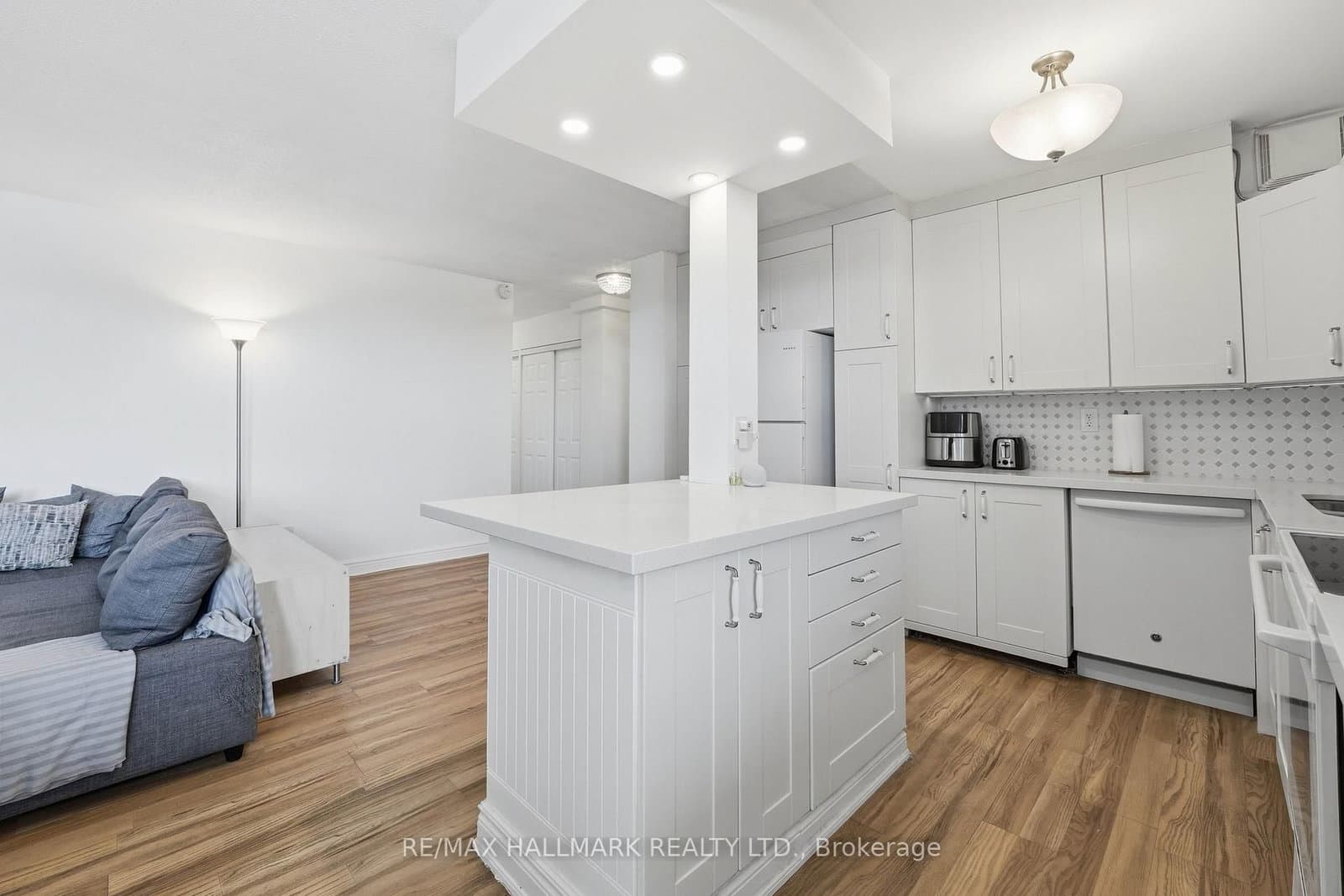 180 Markham Road, Unit 503 thumbnail 5