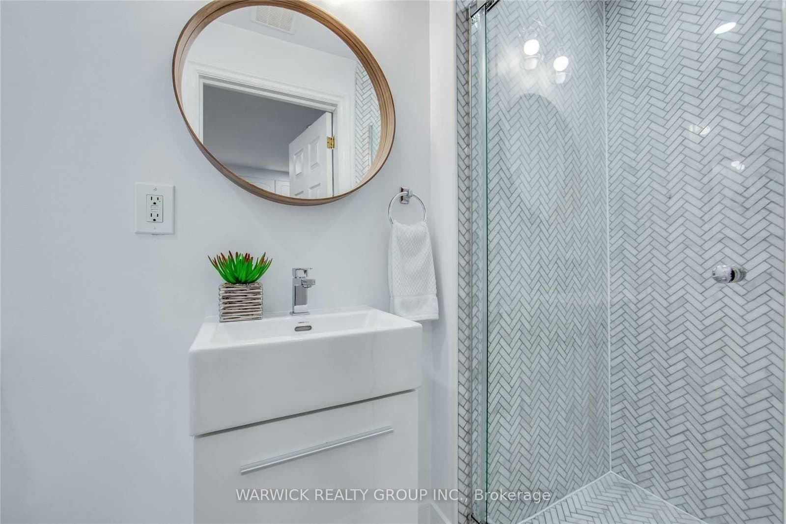 57 Bertmount Avenue, Unit Lower thumbnail 16