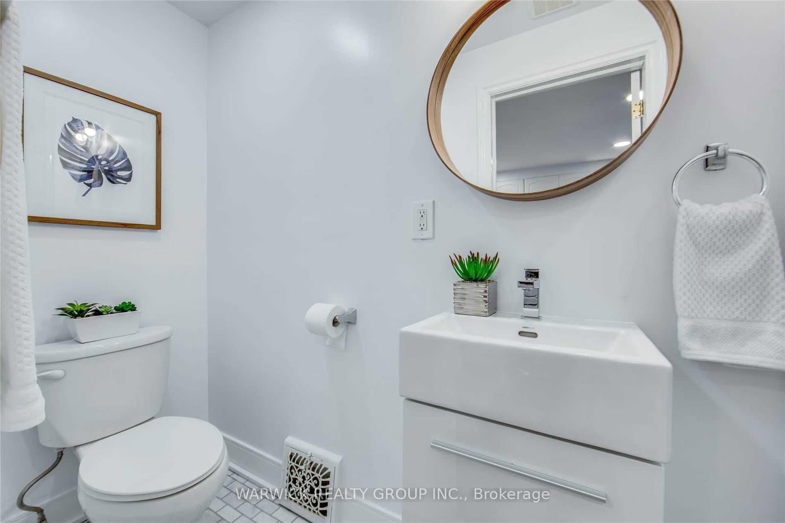 57 Bertmount Avenue, Unit Lower thumbnail 17